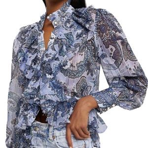 Apaisley print enlivens this frill-collar blosue designed with luscious front